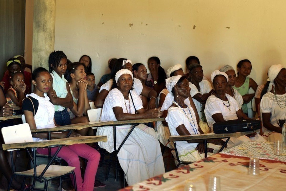 Quilombo do Gurutuba realiza encontro com Juventude Quilombola. Confiram momentos do encontro e um pouco do batuque quilombola que animou as atividades.